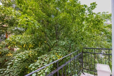 Sofia's Vintage Gem: Spacious 2BD Flat on Solunska