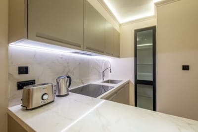 SOFapart Boutique Apt with 3 BDR + 2 BTH & Parking