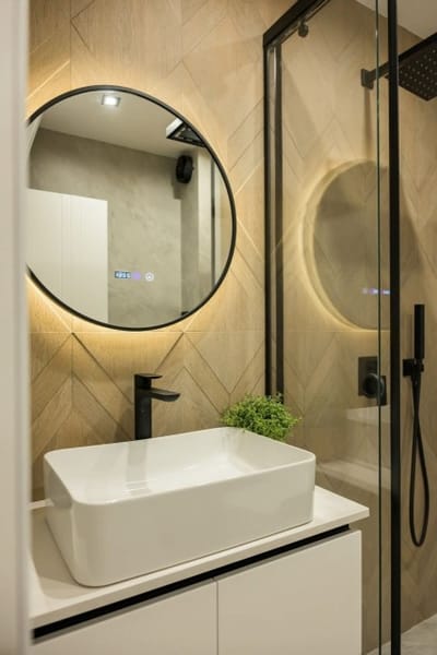 Modern Apartment in Top Center | Steps from Beach