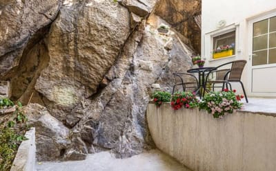 The Old Town Vintage 2-Bedroom Jewel