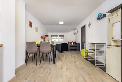 Top-Floor Flat with Balcony