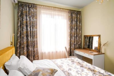 Urban Charm & Comfort - Chic 2BD in Prime Location