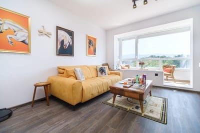 Serene Luxe Oasis Retreat on the Outskirts