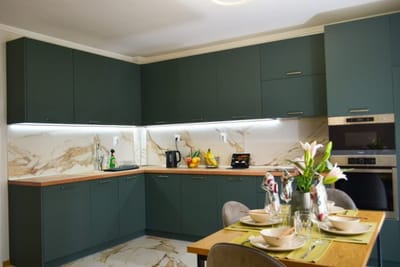 City Center Charm: 2BR Apartment