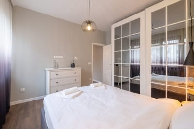 Designer & Cozy 2BD Flat In the city center