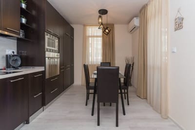 Alma Apartment - Stylish 1BD Flat with Balcony