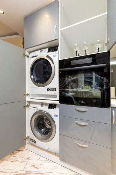 Modern 1BD Flat with Parking near the city centre