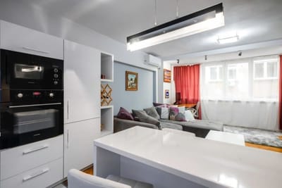 Bright & Central 1BD Flat - Dedicated Work Space