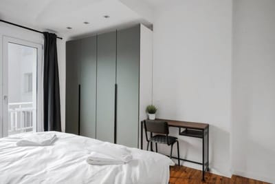 Luminous Central Retreat Spacious 2BD Apartment