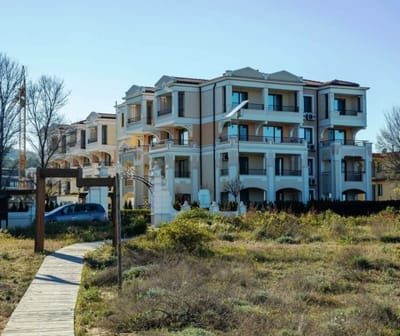 Green Life One-Bedroom Apartment with Sea View