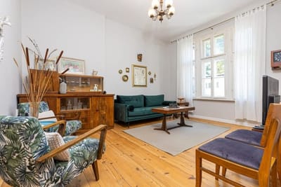 The Old Town Vintage 2-Bedroom Jewel