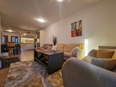 Cozy 2-Bedroom Stay with Parking in OLD INN Bansko