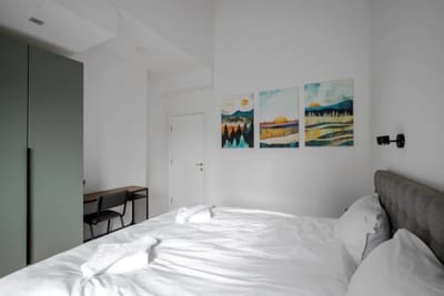 Luminous Central Retreat Spacious 2BD Apartment