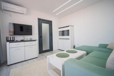 Modern Seaview Central Apartment in Sarafovo
