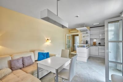 2BD Flat with Balcony in Flores Garden Complex