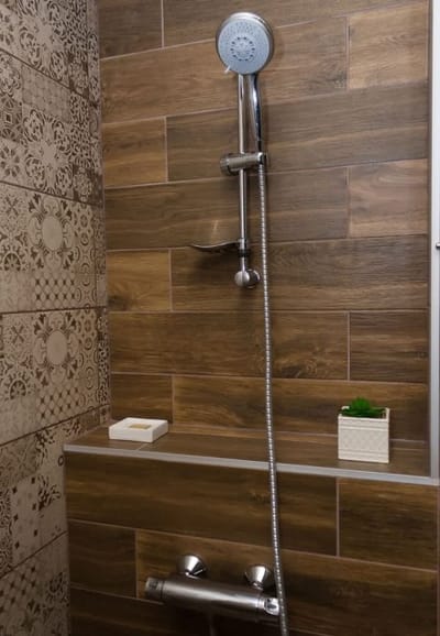 Sunny Blue  One-Bedroom Flat with Balcony