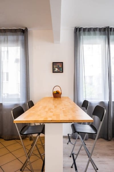 Central 1BD with Workspace & Subway Access