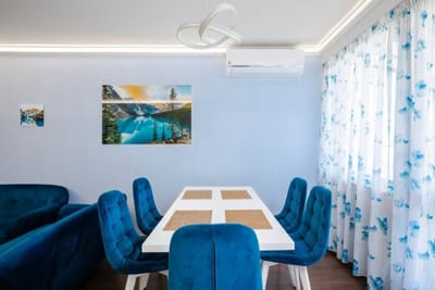 Feel at Home - Central 2BD Flat with Parking