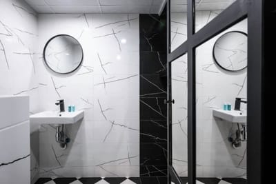 One Bedroom with Parking - Women's Market