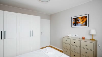 Quiet 2 BDR Comfort Near NDK + Workspace