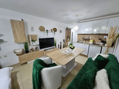 Tropical Chic for Two – Basement Studio  Escape