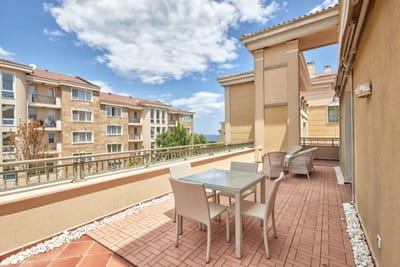 2BD Flat with Balcony in Flores Garden Complex