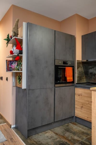 Warm & Stylish Retreat in a Quiet Area