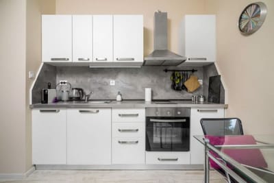 Cozy Nest near Eagle's Bridge with Workspace