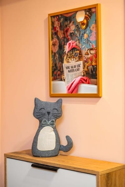 Warm & Stylish Retreat in a Quiet Area