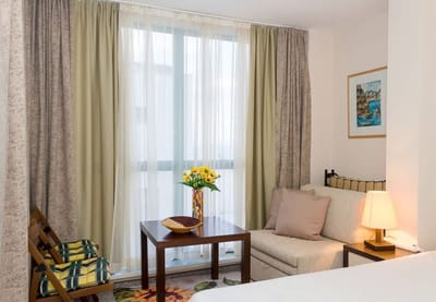 Sunny Studio in Hotel Berlin, Steps from the Beach