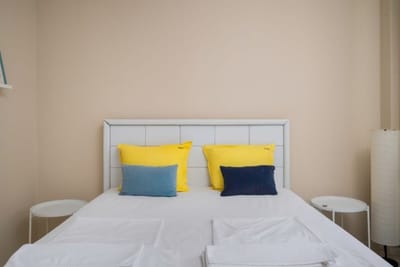 Cozy Nest near Eagle's Bridge with Workspace