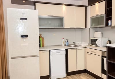 Cozy 2BD Flat with Balcony and Workspace