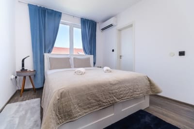 Serene Luxe Oasis Retreat on the Outskirts