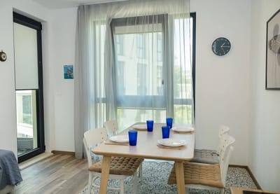 Modern 2-Bedroom Flat with Balcony in Azur Premium
