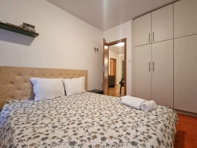 Cozy 2-Bedroom Stay with Parking in OLD INN Bansko