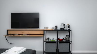 Aviva City Stay – Yellow Vibe Studio