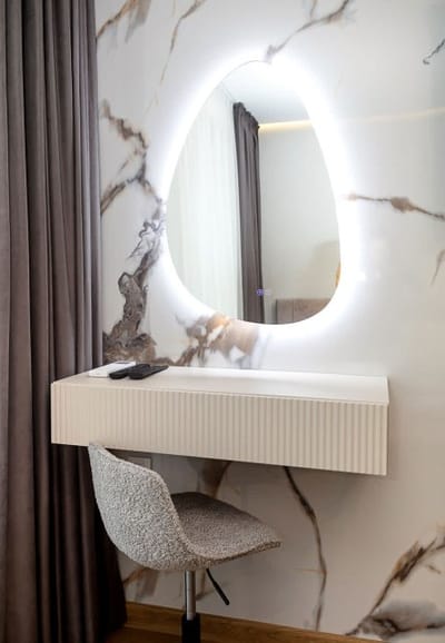 Cozy 1-Bedroom with Sea View & Parking