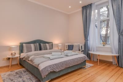 Spacious vintage 2BR, 2bath apartment