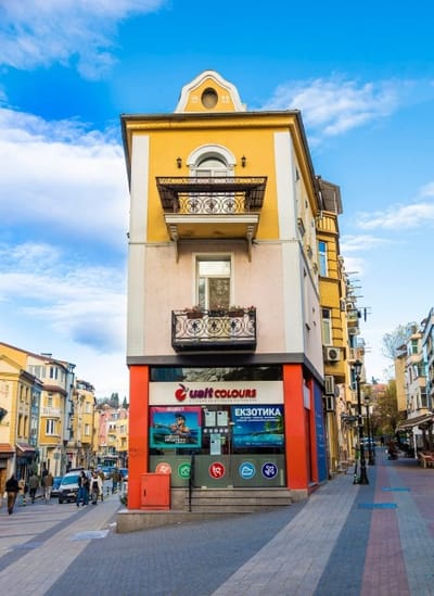 1BD Apartment with a Cute Balcony in Kapana