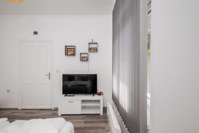 Central 1BD Next to Womens Market and Sofia's Gems