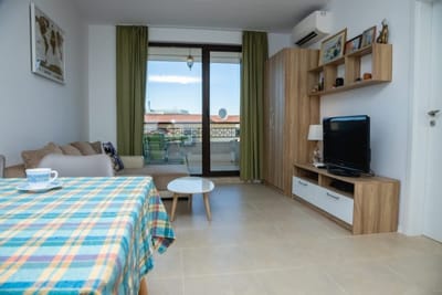 Green Life One-Bedroom Apartment with Sea View