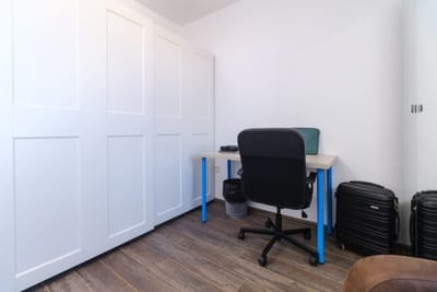 Serene Luxe Oasis Retreat on the Outskirts