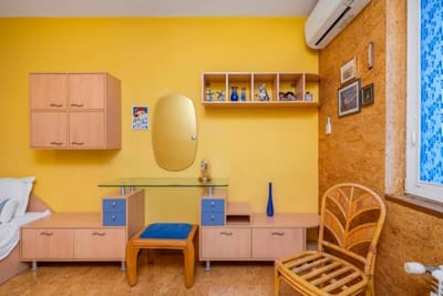 Vintage and Cozy 2BD Apartment in Prime Location