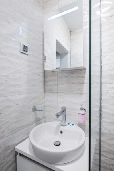 Spacious 2BD Near NDK with WorkSpace