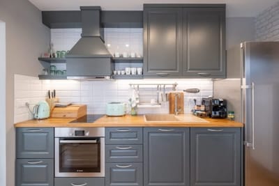 High-end Designer 2BR Aprt + Lift&Balconies