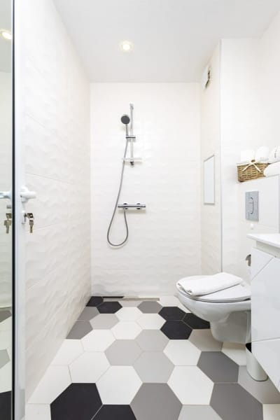 Bright Windowed Studio 10 mins to the City Centre