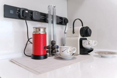 Serene Luxe Oasis Retreat on the Outskirts