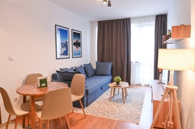 Cozy Flat with Pool & Mountain Views, Near Gondola