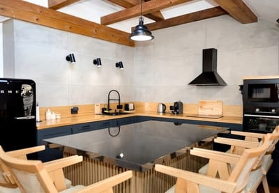 Stylish Maisonette Just Steps from the Sea Garden