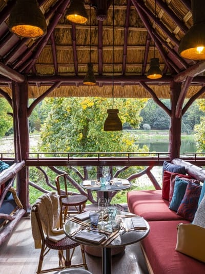 Les Paillotes - a former 19th century guinguette with an amazing view on the ponds